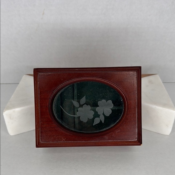 Vintage Estate Small Wooden Jewelry Box With Etched Flower Design On Oval Glass - Picture 1 of 12